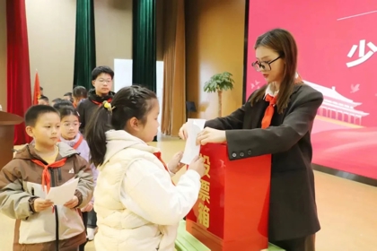 【水德润心】红领巾在召唤 共赴成长之约 ——太湖湾实验小学举行第二届少先队大队委竞选活动