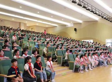 周密部署显担当 贴心服务暖人心——太湖湾实验小学顺利完成2025年一年级新生招生工作