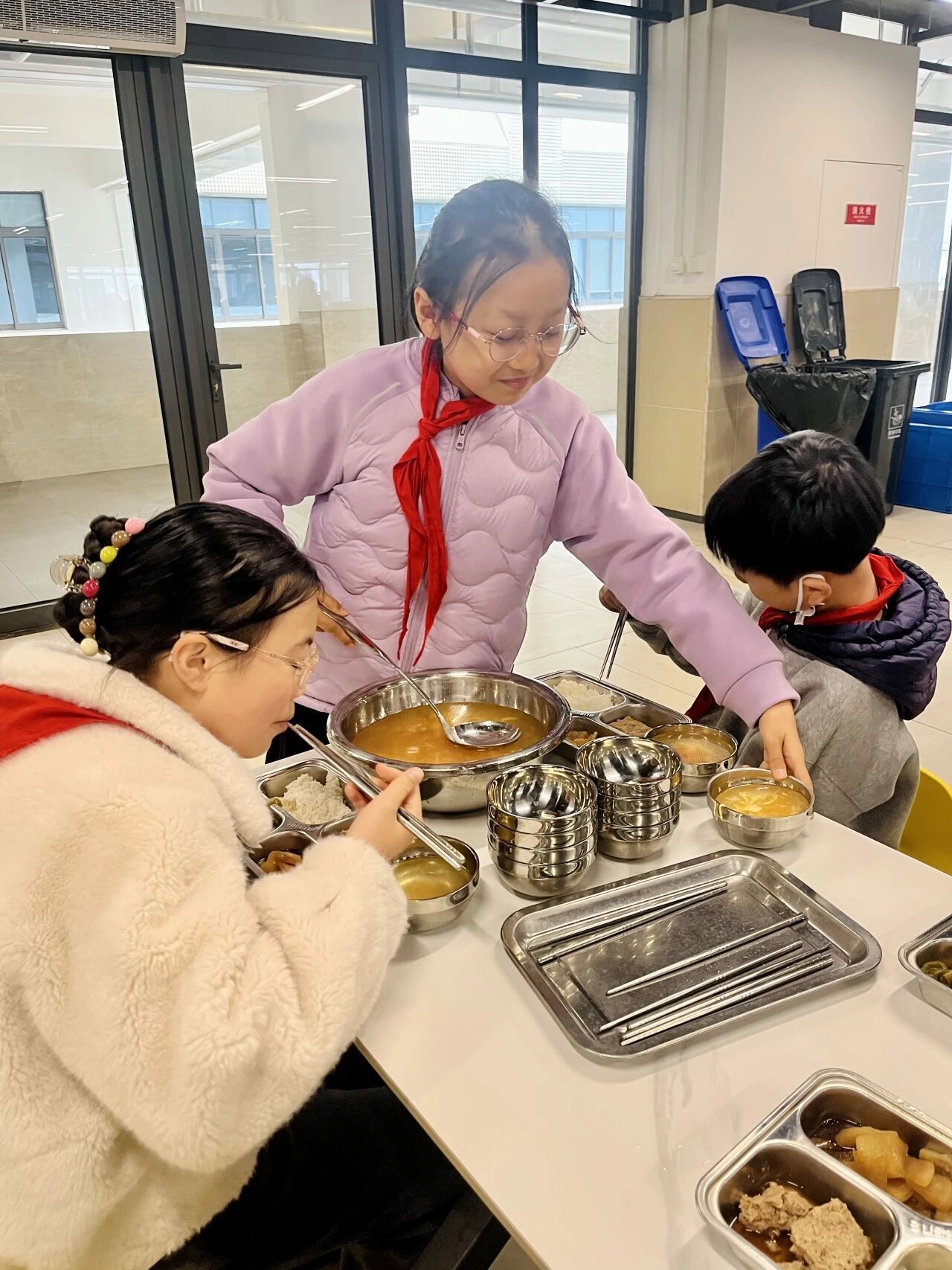 【湾小喜讯】萱草生辉 予人阳光——太湖湾实验小学邓萱予同学荣获吴中区“阳光好少年”称号