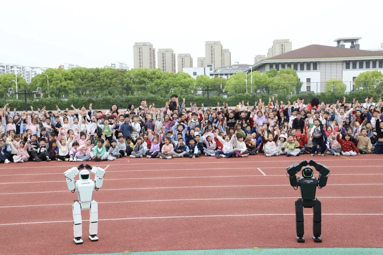 智汇太湖  “湾”象更新——太湖湾实验小学第二届校园科技节开幕式顺利举行