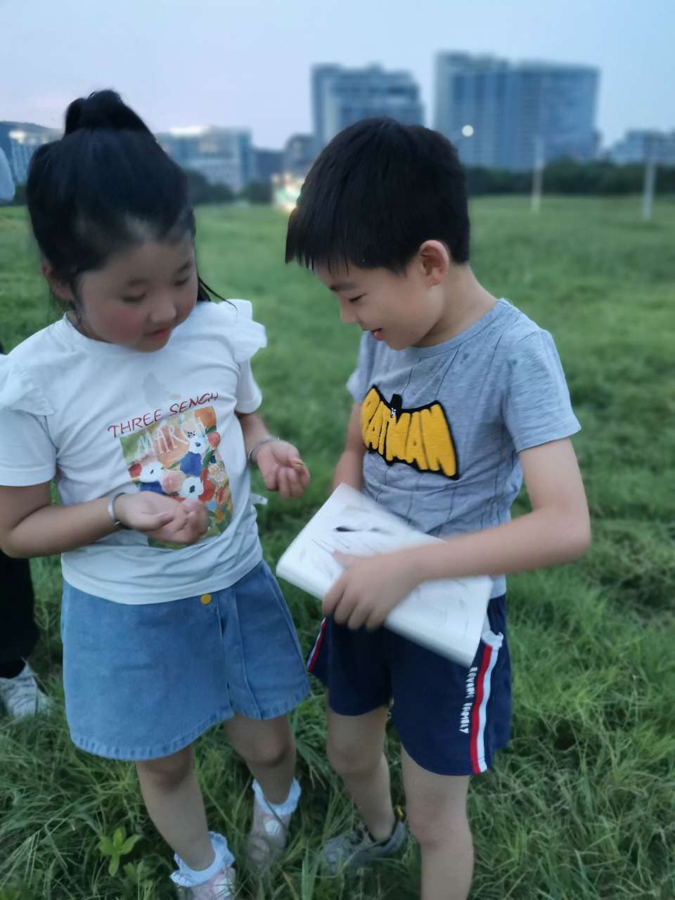 相约一起观察蜻蜓