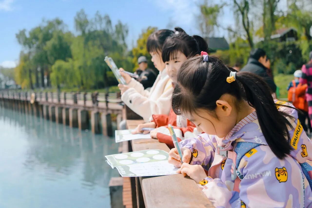 湖边写生
